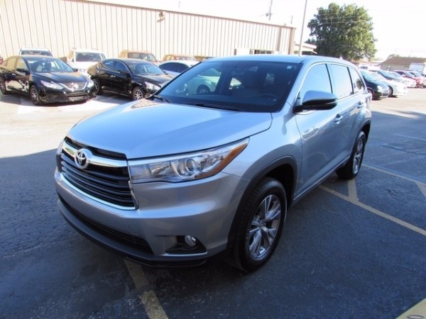 SELLING MY USED 2015 Toyota Highlander LE GRAY